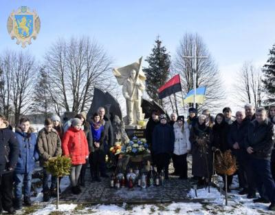 На Яворівщині вшанували Героя Небесної Сотні Романа Сеника