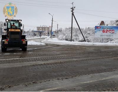 Дороги області очищають від снігу