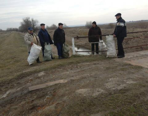 На берегах річок тривають прибирання та впорядкування територій