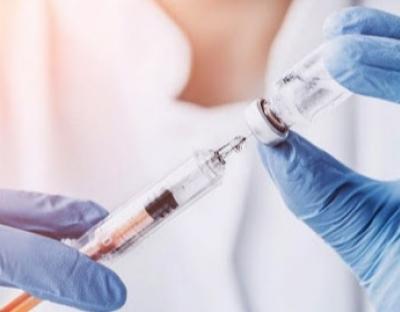 Цими вихідними вакцинуватимуть пріоритетні групи населення, які зареєструвалися через додаток «Дія»