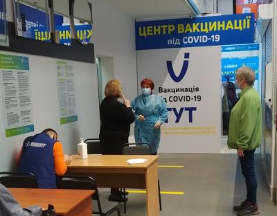 Новий центр вакцинації відкрили у «Епіцентрі» в Сокільниках