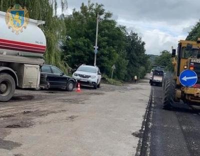 На Золочівщині ремонтують нову ділянку дороги Ясенів — Золочів