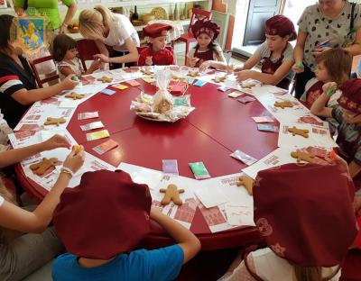 Діти учасників АТО та вихованці з притулку взяли участь у майстер-класі з розфарбовування пряників