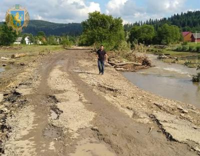 На двох дорогах місцевого значення, які постраждали внаслідок негоди, відновили проїзд