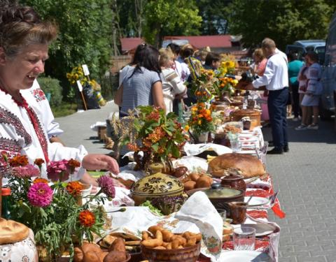 Рекорд України із найдовшого столу з українськими стравами торік встановили у Радехові