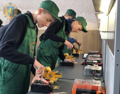 Львівський центр професійно-технічної освіти перекваліфіковує за 15-ма професіями
