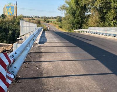 На Пустомитівщині завершили ремонт мостового переходу