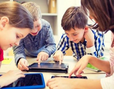 Як дітям користуватися електронними пристроями безпечно для зору: у порадах Центру громадського здоров’я