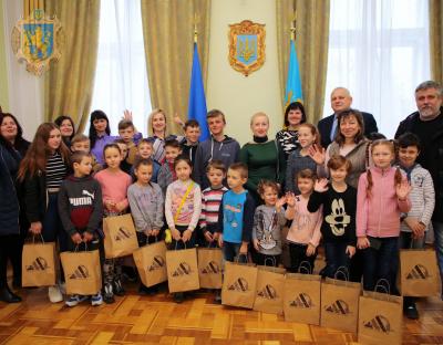 Екскурсія зоопарком та частування смаколиками: для дітей Яворівського району організували активне дозвілля