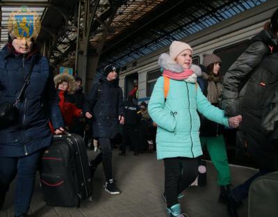 Місце прихистку для сотень тисяч: як Львівщина зустрічає переселенців та яку допомогу пропонує