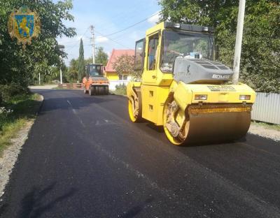 В Кам’янка-Бузькому районі триває ремонт автомобільної дороги в межах с. Зубів Міст