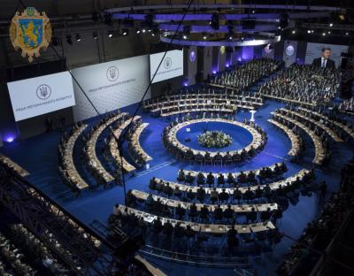 Президент: Амбітна реформа сільської медицини та будівництво гуртожитків для військових стали можливими завдяки поверненню до бюджету 44 млрд гривень, вкрадених попередньою владою