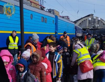 З Львівщини за кордон продовжують евакуйовувати дітей з областей, що найбільше потерпіли від воєнних дій