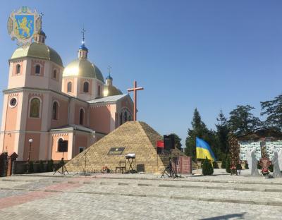 У Кам'янка-Бузькому районі освятили меморіал героям Небесної Сотні