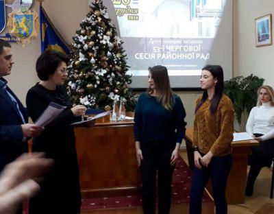 На Пустомитівщині двом сестрам, особам з числа дітей-сиріт, вручили ключі від квартири