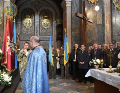 У Гарнізонному храмі святих апостолів Петра і Павла молились за Україну та її захисників