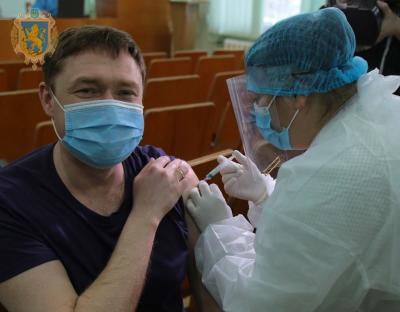 Максим Козицький вакцинувався від COVID-19