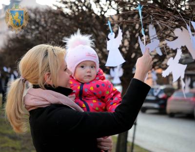 Сотнями білих ангелів сьогодні вшанували пам'ять Героїв Небесної Сотні