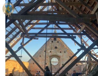 Обвал частини даху пам'ятки архітектури в Олеську розслідуватимуть відповідні органи