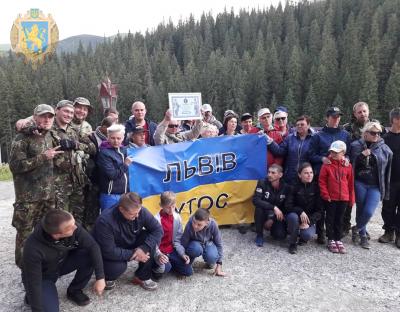 Незрячі із Львівщини підкорили Говерлу та встановили новий рекорд України