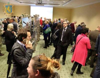 У Варшаві презентували виставку про АТО