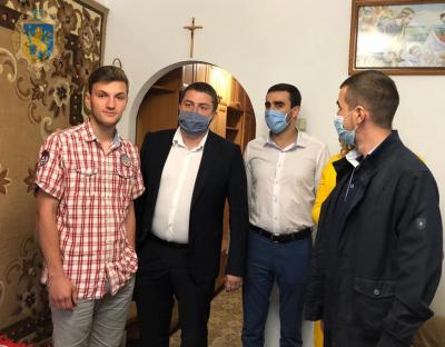 Власне житло - це міцний фундамент і добра допомога дітям, позбавленим батьківського піклування, - Юрій Холод