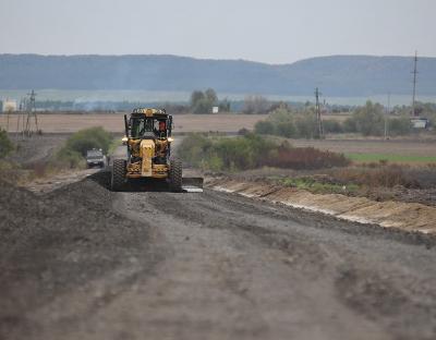 До кінця року на автомобільній дорозі Хильчиці - Ясенівці відновлять асфальтобетонне покриття